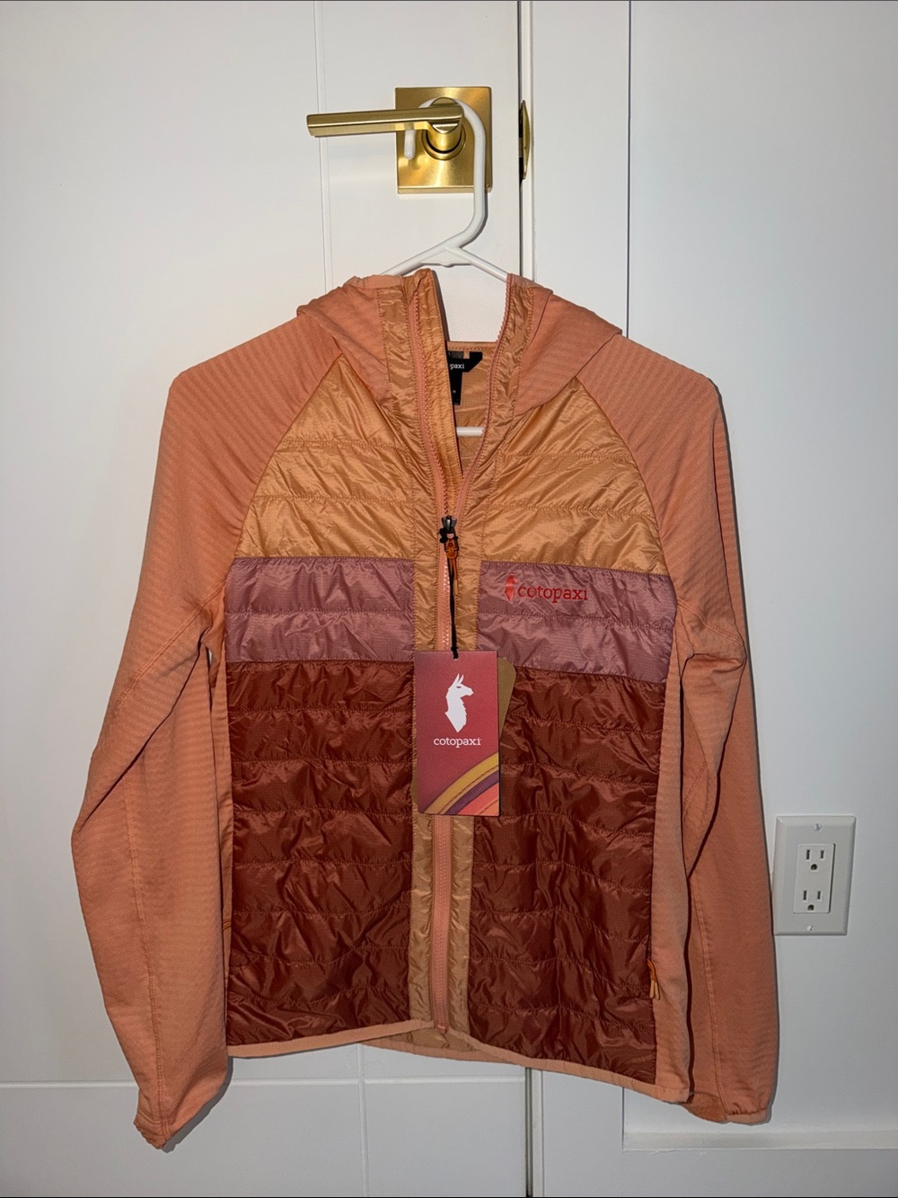 Women’s Cotopaxi Colorblock Hooded Puffer Jacket in Peach, Rust & Mauve